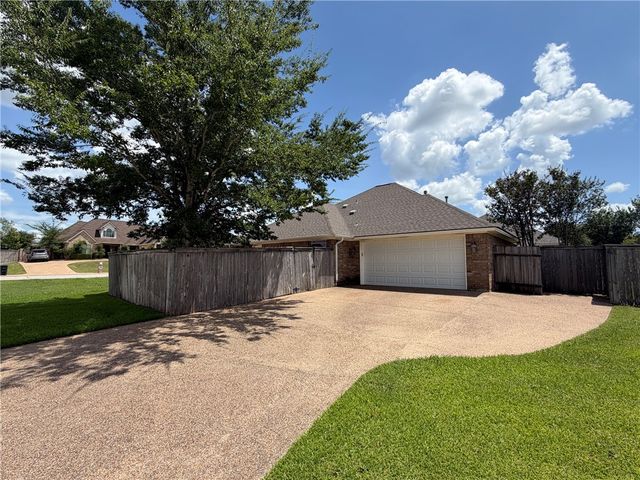 413 COLD SPRING Drive, College Station, TX 77845