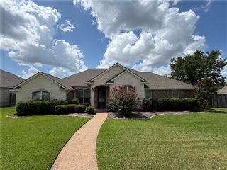 413 COLD SPRING Drive, College Station, TX 77845