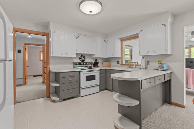 1218 W BREWSTER STREET, Appleton, WI 54914