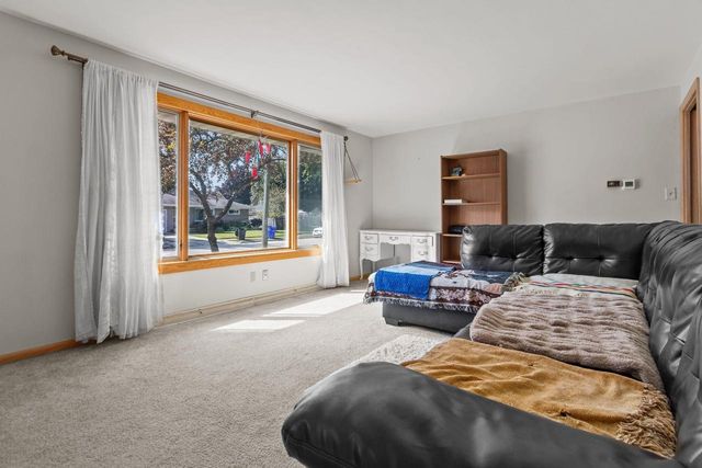 1218 W BREWSTER STREET, Appleton, WI 54914