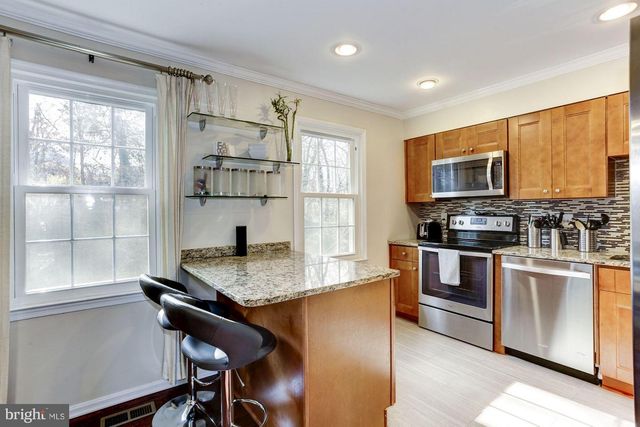 6069 CROWN ROYAL CIR, Alexandria, VA 22310