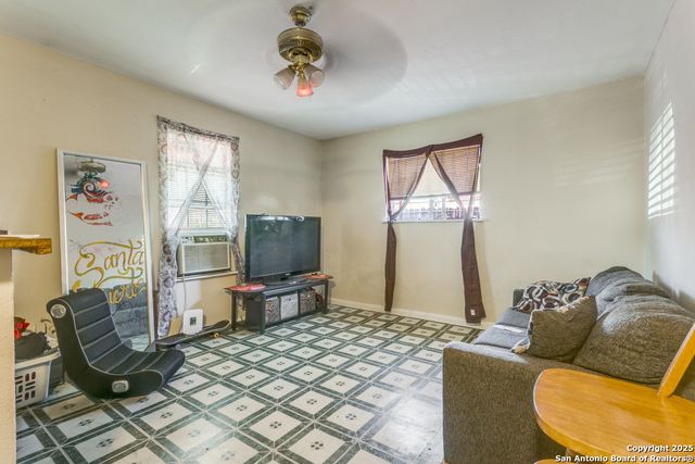 329 Rayburn, San Antonio, TX 78221