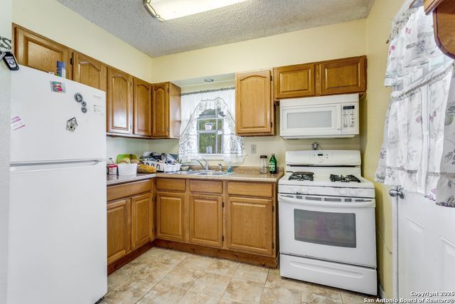 329 Rayburn, San Antonio, TX 78221