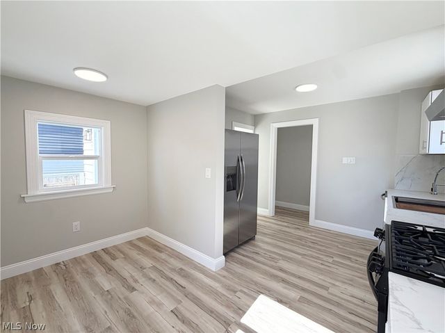 157 Fairlawn Avenue, Elyria, OH 44035