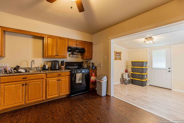 8016 LANDING AVE, San Antonio, TX 78227