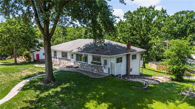 2800 S Cedar Crest Terrace, Independence, MO 64057