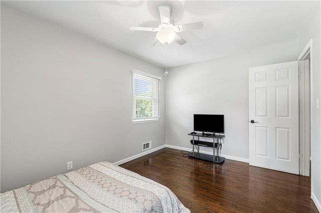 2800 S Cedar Crest Terrace, Independence, MO 64057