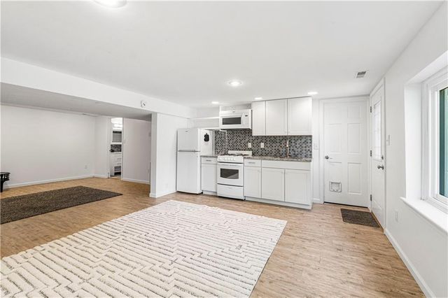 2800 S Cedar Crest Terrace, Independence, MO 64057
