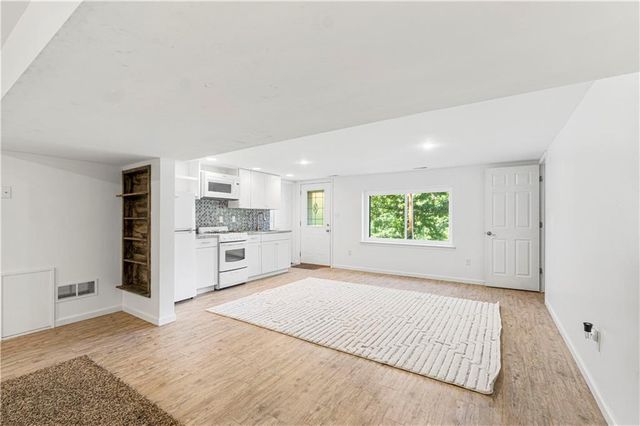 2800 S Cedar Crest Terrace, Independence, MO 64057