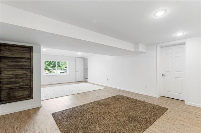 2800 S Cedar Crest Terrace, Independence, MO 64057