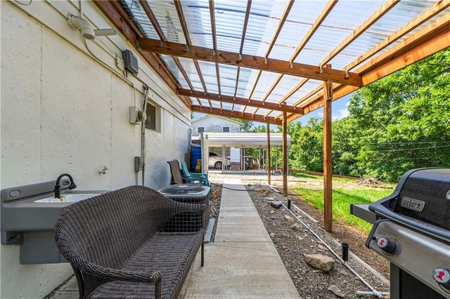 2800 S Cedar Crest Terrace, Independence, MO 64057
