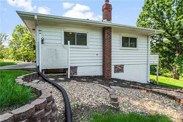 2800 S Cedar Crest Terrace, Independence, MO 64057