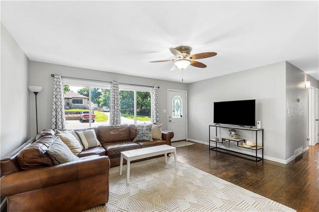 2800 S Cedar Crest Terrace, Independence, MO 64057