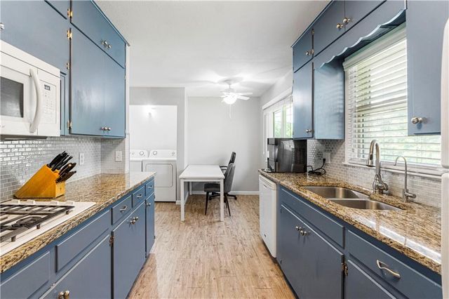 2800 S Cedar Crest Terrace, Independence, MO 64057