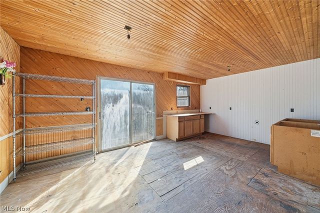 9800 Williams Road, Diamond, OH 44412
