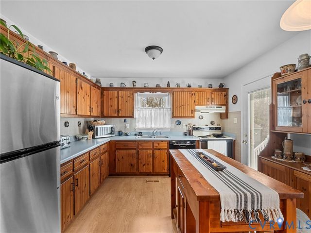 11937 Timber Trail Dr, Midlothian, VA 23112