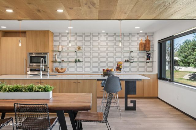 46 W TAM OSHANTER Drive, Phoenix, AZ 85023