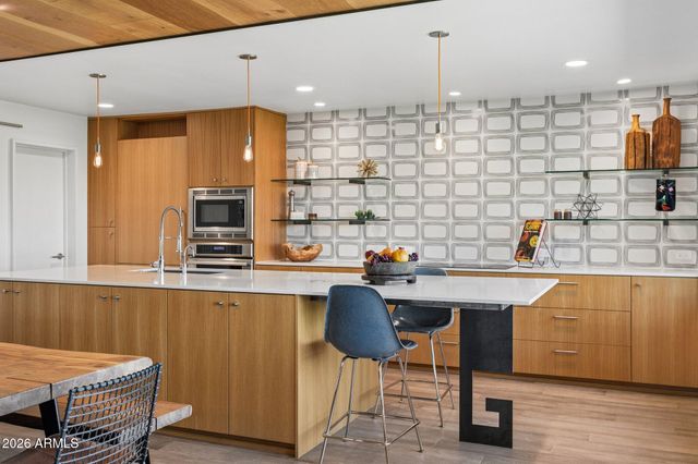 46 W TAM OSHANTER Drive, Phoenix, AZ 85023