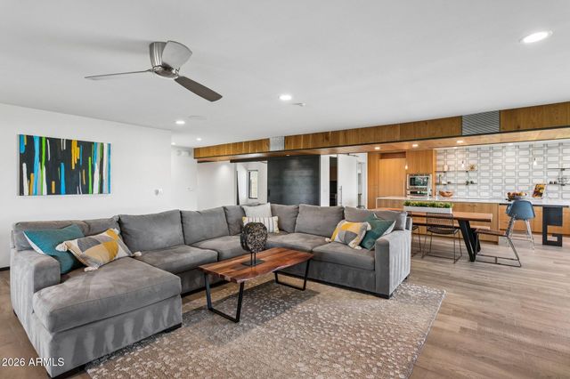 46 W TAM OSHANTER Drive, Phoenix, AZ 85023