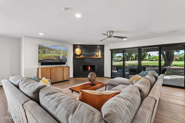 46 W TAM OSHANTER Drive, Phoenix, AZ 85023