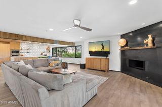 46 W TAM OSHANTER Drive, Phoenix, AZ 85023