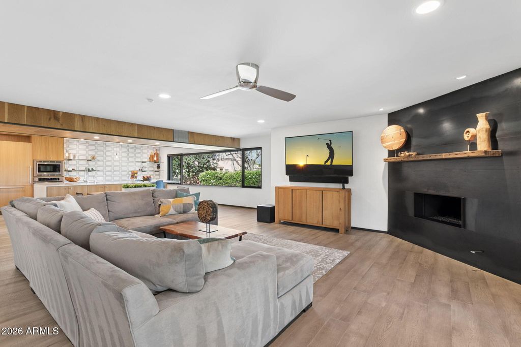 46 W TAM OSHANTER Drive, Phoenix, AZ 85023