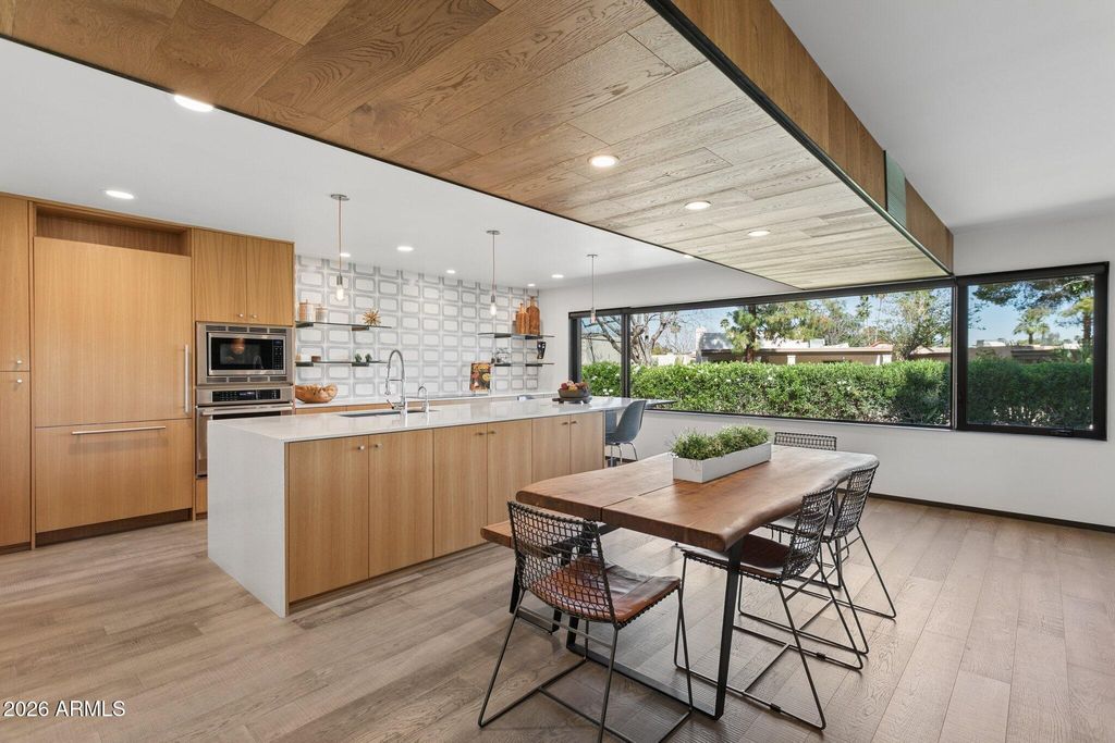 Image 10 of property listing at 46 W TAM OSHANTER Drive, Phoenix, AZ 85023