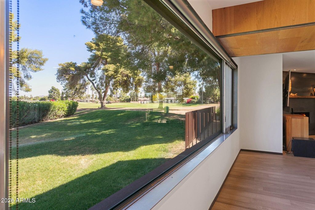 Image 11 of property listing at 46 W TAM OSHANTER Drive, Phoenix, AZ 85023