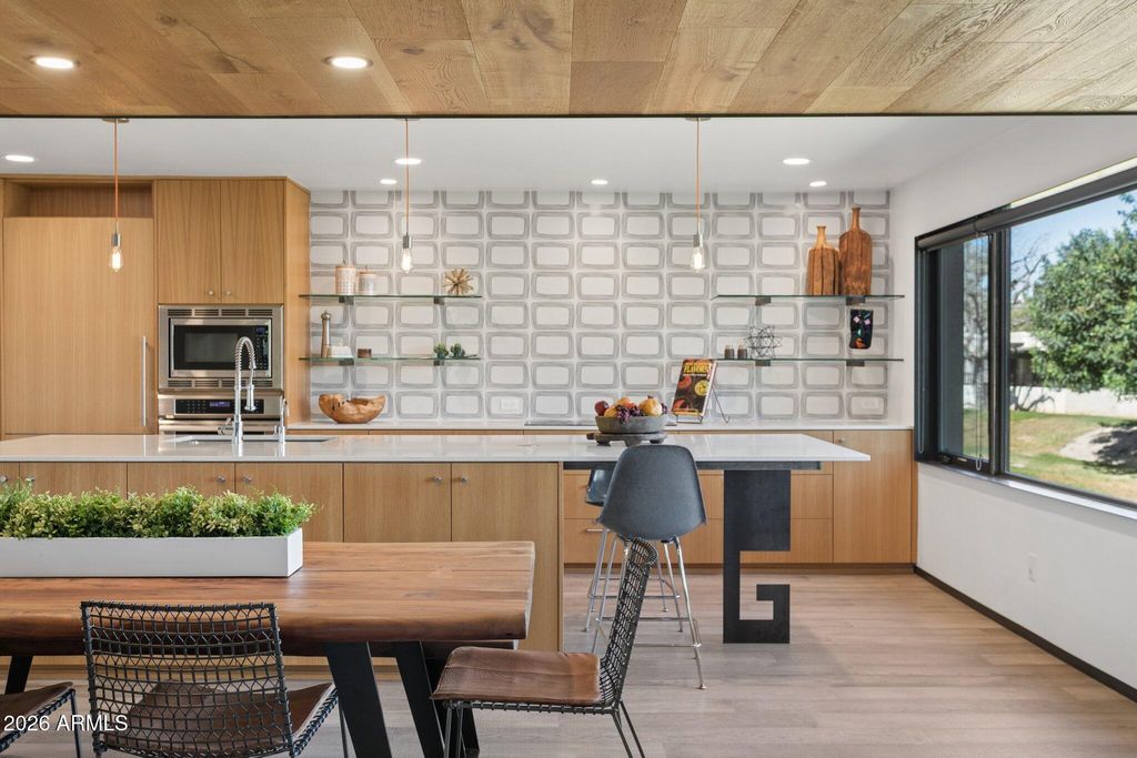 Image 12 of property listing at 46 W TAM OSHANTER Drive, Phoenix, AZ 85023