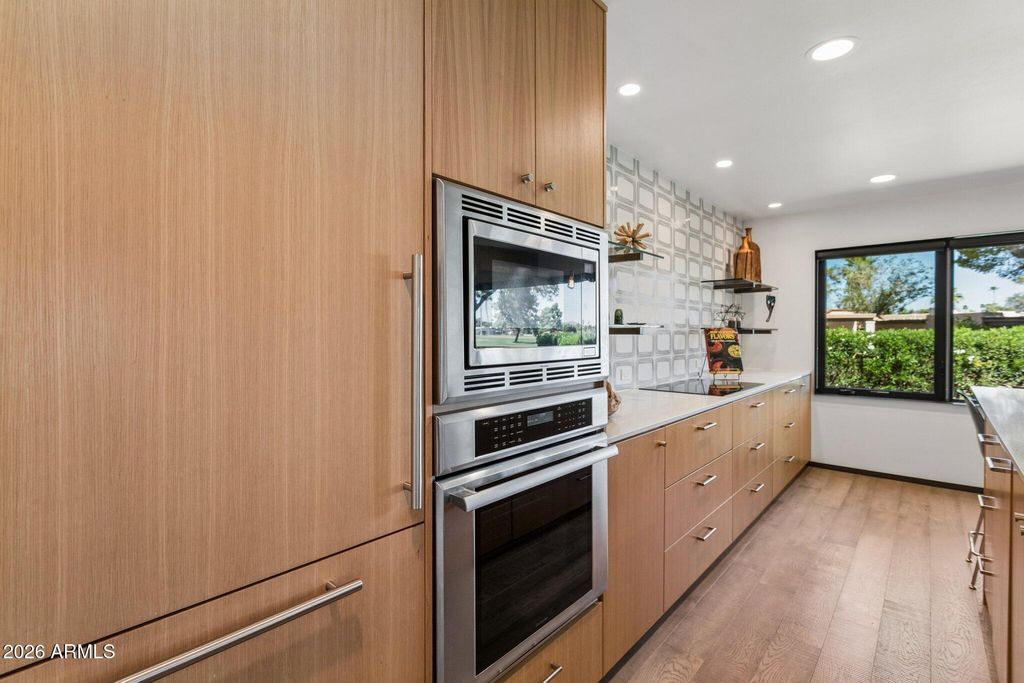 Image 15 of property listing at 46 W TAM OSHANTER Drive, Phoenix, AZ 85023