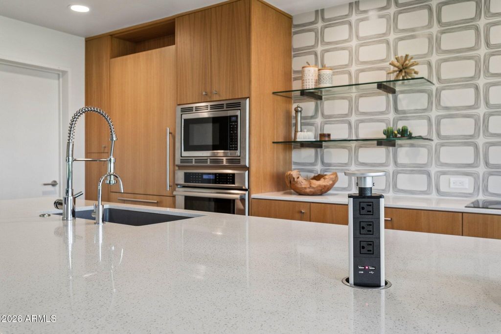 Image 16 of property listing at 46 W TAM OSHANTER Drive, Phoenix, AZ 85023