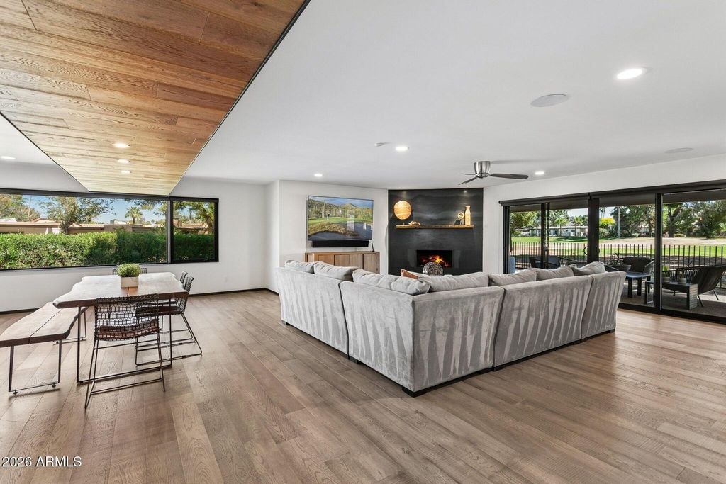 Image 21 of property listing at 46 W TAM OSHANTER Drive, Phoenix, AZ 85023