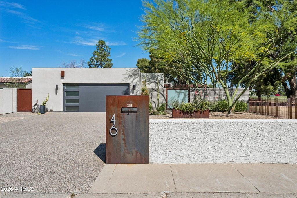 Image 4 of property listing at 46 W TAM OSHANTER Drive, Phoenix, AZ 85023