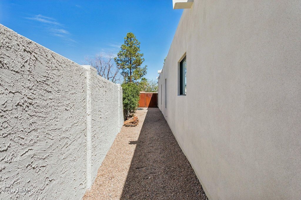Image 50 of property listing at 46 W TAM OSHANTER Drive, Phoenix, AZ 85023