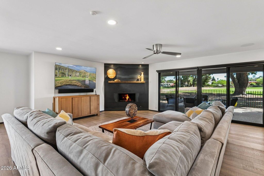 Image 8 of property listing at 46 W TAM OSHANTER Drive, Phoenix, AZ 85023