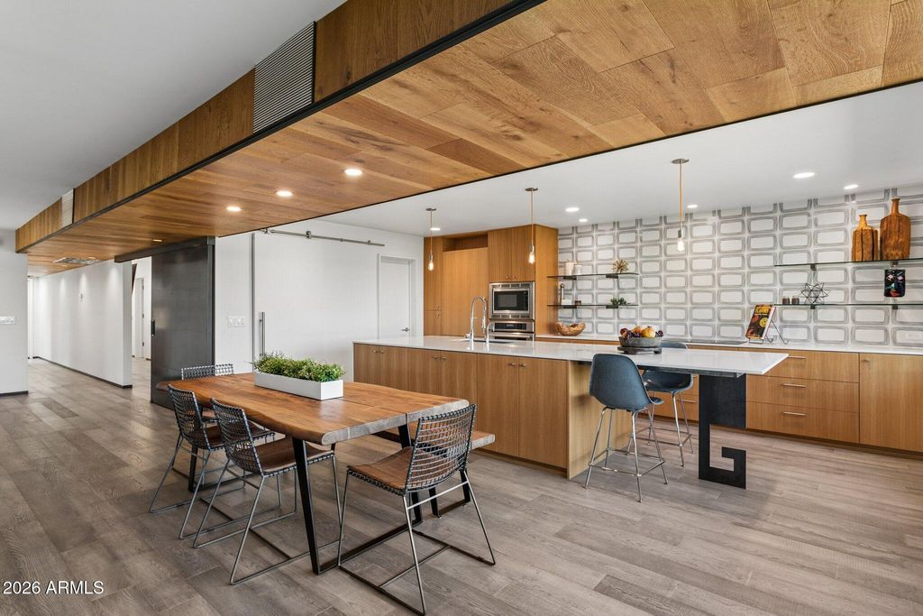 Image 9 of property listing at 46 W TAM OSHANTER Drive, Phoenix, AZ 85023