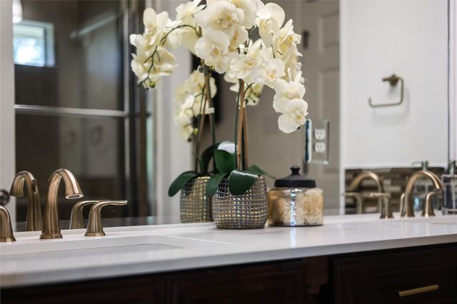 5605 Creek Mdws CV A, Austin, TX 78731