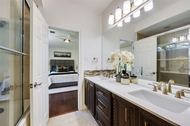 5605 Creek Mdws CV A, Austin, TX 78731