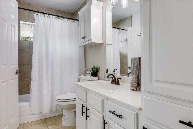 5605 Creek Mdws CV A, Austin, TX 78731