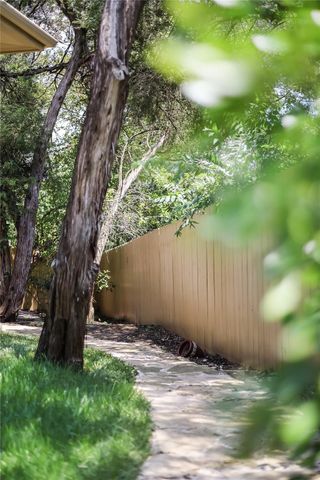 5605 Creek Mdws CV A, Austin, TX 78731