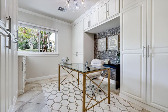 5605 Creek Mdws CV A, Austin, TX 78731