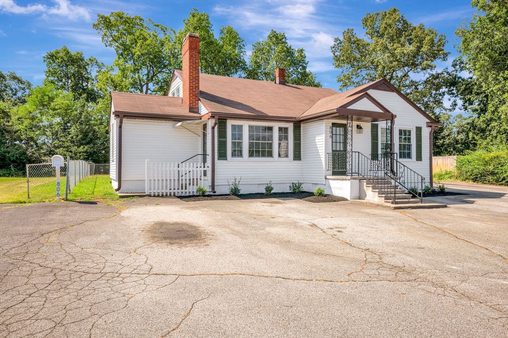 806 Highway 70, E, Dickson, TN 37055