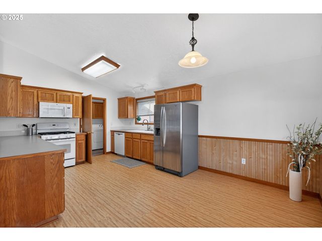 457 Nw FOREST St, Hillsboro, OR 97124