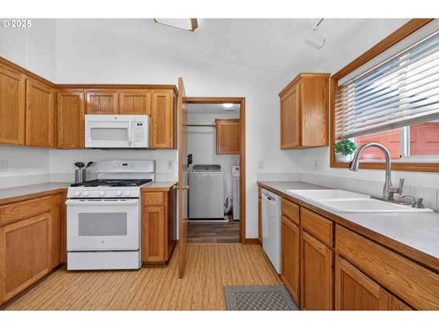 457 Nw FOREST St, Hillsboro, OR 97124