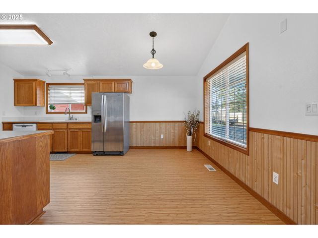 457 Nw FOREST St, Hillsboro, OR 97124