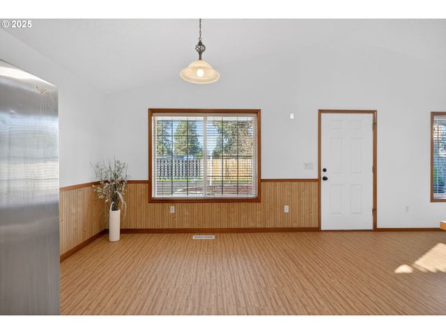 457 Nw FOREST St, Hillsboro, OR 97124