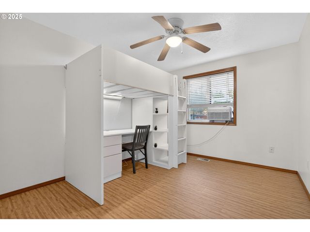 457 Nw FOREST St, Hillsboro, OR 97124