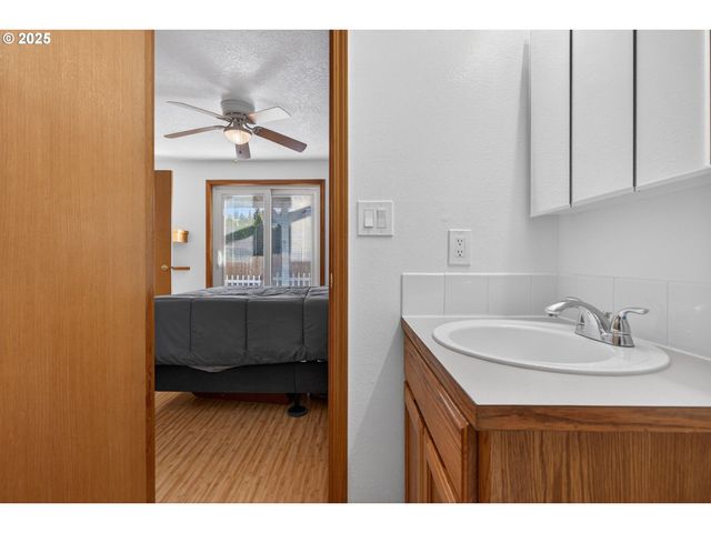 457 Nw FOREST St, Hillsboro, OR 97124