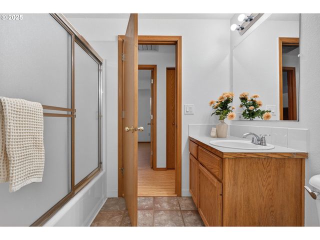 457 Nw FOREST St, Hillsboro, OR 97124