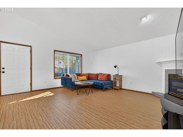 457 Nw FOREST St, Hillsboro, OR 97124